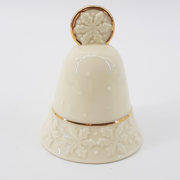 Lenox Other - 🐼 Lenox cream colored ceramic bell with snowflakes